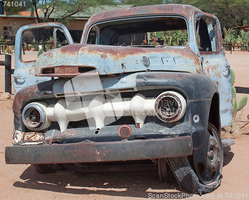 Image of rusty car