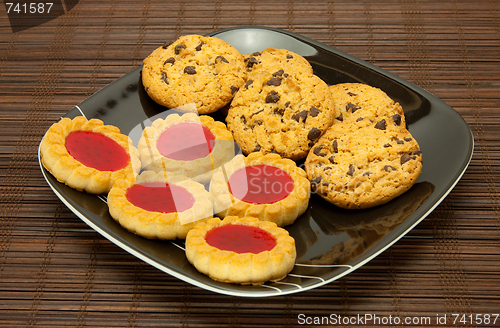 Image of plate of cookies on dark brown background