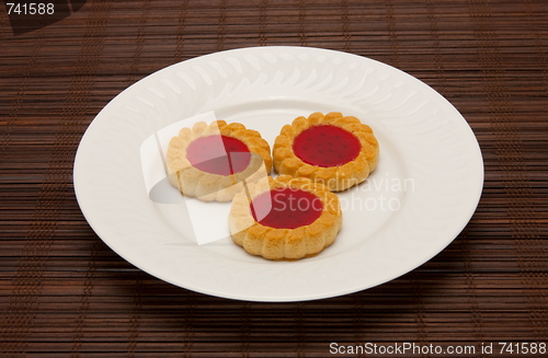 Image of plate of cookies on dark brown background