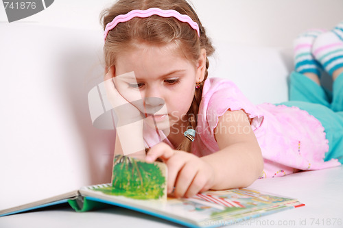 Image of Girl reading