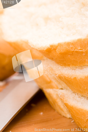 Image of baguette and knife