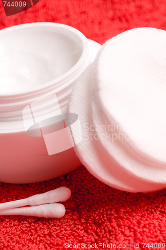 Image of cotton pads and facial creme