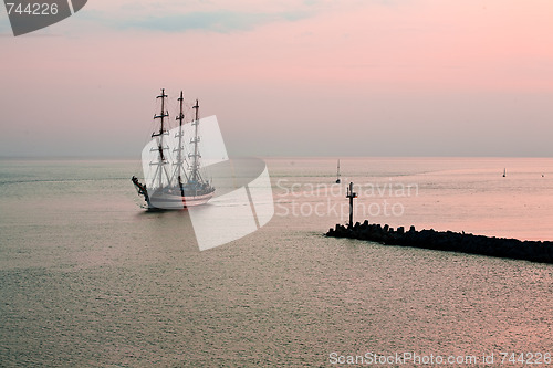 Image of Tallship coming in to port