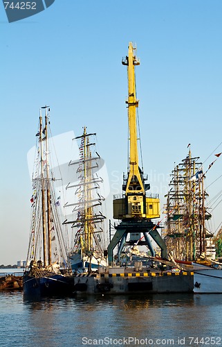 Image of Portal cranes amon tall ships