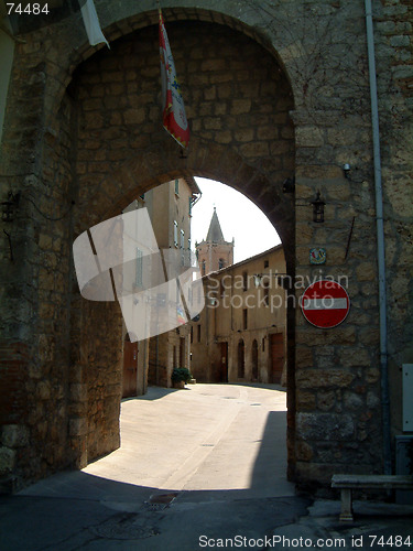 Image of arch into Sarteano