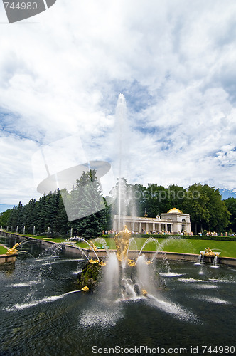 Image of The Samson Fountain and Sea Channel