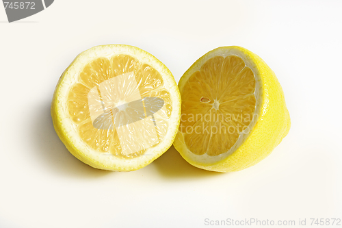 Image of The cutted lemons 