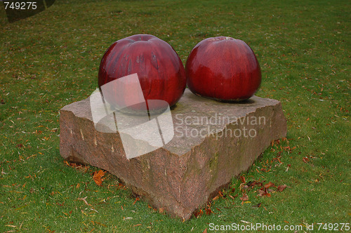 Image of Apples a sculpture.