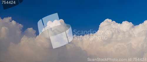 Image of cloudy blue sky