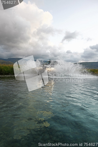 Image of 4x4 crossing the river