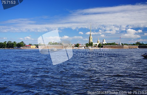 Image of Neva river in front of Peter and Pavel Fortress