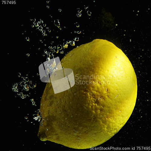 Image of Lemon in dark water