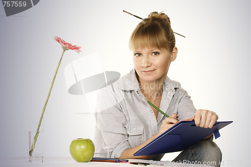 Image of Blonde artist