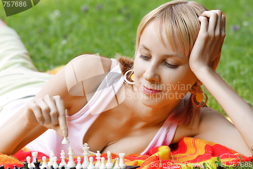 Image of Blonde playing chess