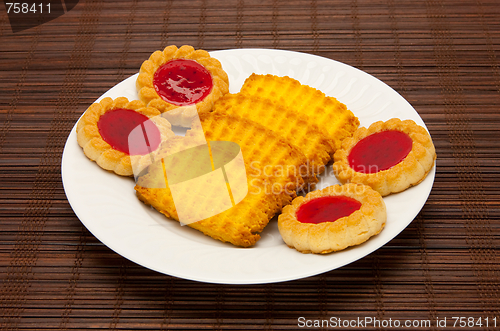 Image of plate of cookies on dark brown background