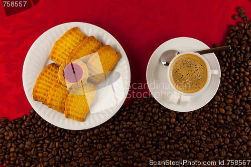 Image of coffee cup from above with coffee beans