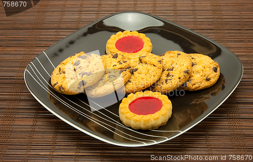 Image of plate of cookies on dark brown background