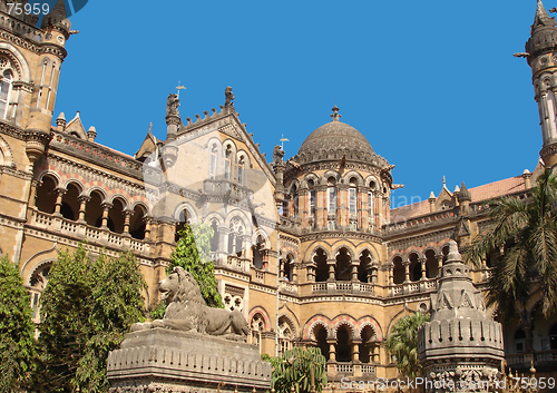 Image of a side view of vt railway station ,mumbai