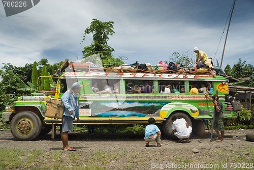 Image of Filipino mountain jeepney breakdown