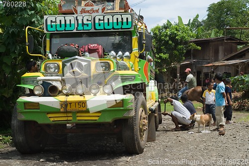 Image of Filipino mountain jeepney breakdown