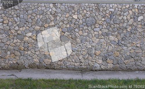 Image of Shell rock peeble wall