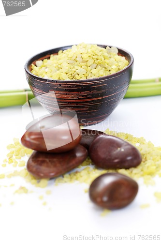 Image of green bath salt with bamboo