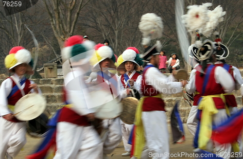 Image of Korean dancers