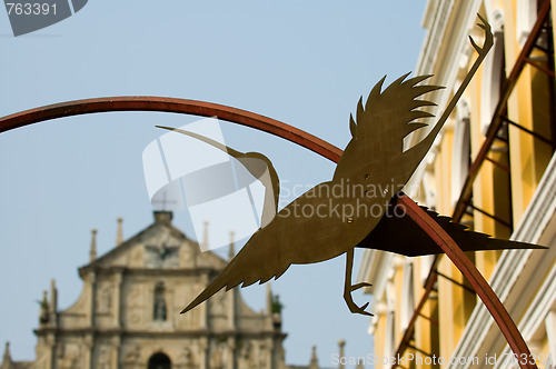 Image of Statue of egret and Cathedral