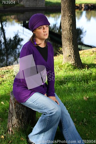 Image of  beautiful woman in an autumn park 
