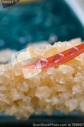 Image of Bath salt and water droplets