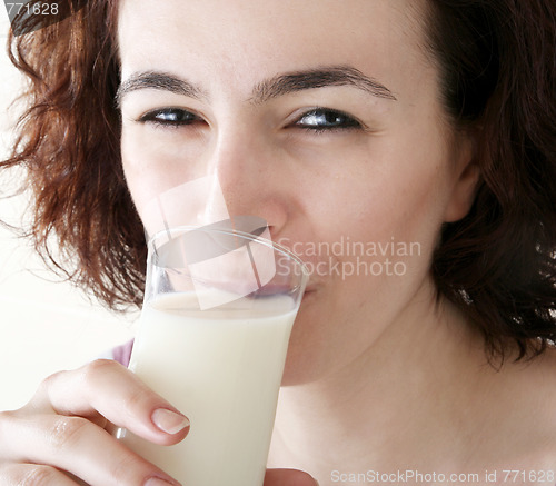 Image of Young people eating milk with cereals