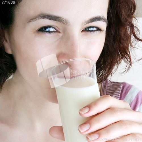 Image of Young people eating milk with cereals