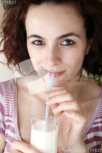 Image of Young people eating milk with cereals