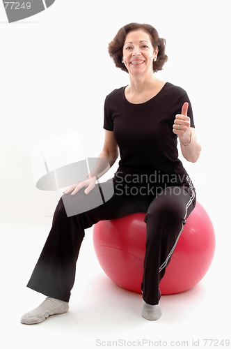 Image of woman on fitness ball 951