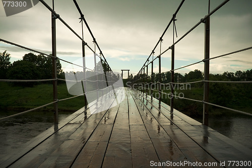 Image of suspension bridge over Moskva river