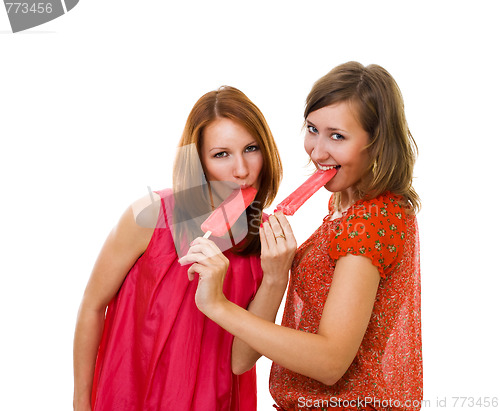 Image of Friends eating ice cream