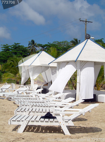 Image of massage huts on beach corn island nicaragua