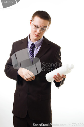 Image of Customer checking ingredient in product