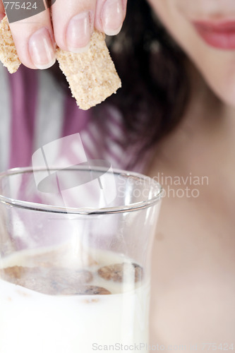 Image of Young people eating milk with cereals
