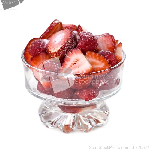 Image of Fresh raspberries and strawberries in dish