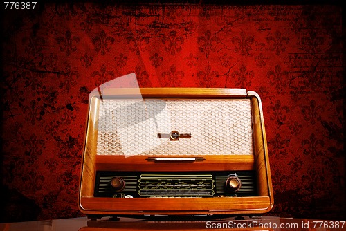 Image of vintage radio