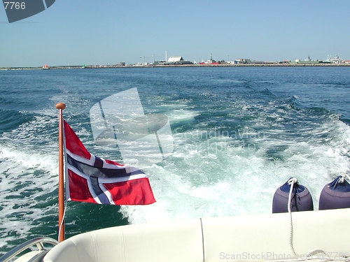 Image of Stern view with flag