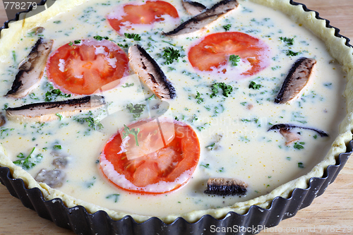 Image of Oven ready quiche from side