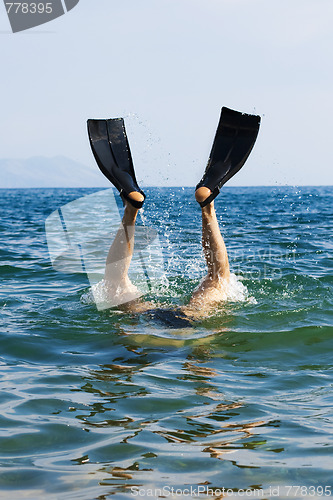 Image of diver jump to the whater