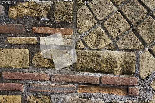 Image of wall of ruined pompeii building