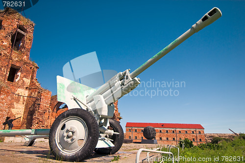 Image of Old battle cannon near prison