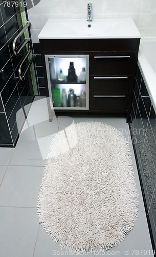 Image of Modern bathroom