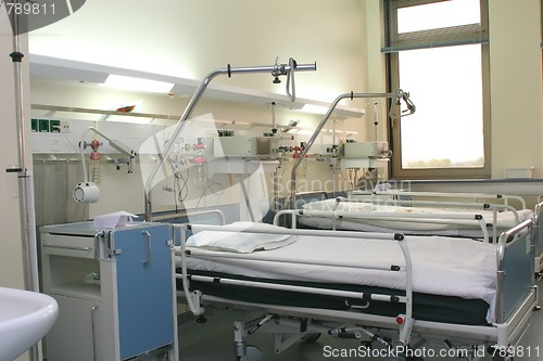 Image of hospital chamber with cardiology equipment