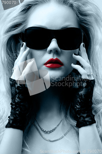 Image of blonde in sunglasses