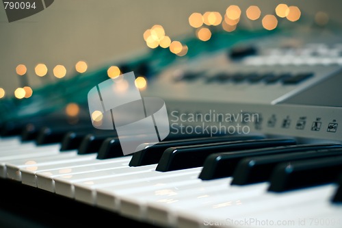 Image of Piano and sparks